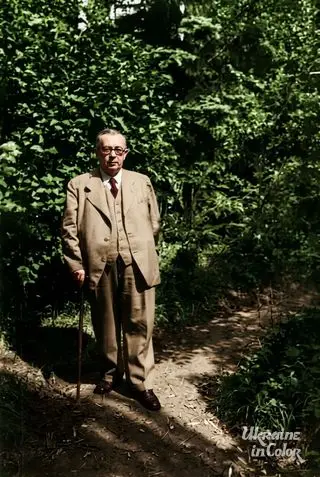 Августин Волошин у саду Августин Волошин у саду