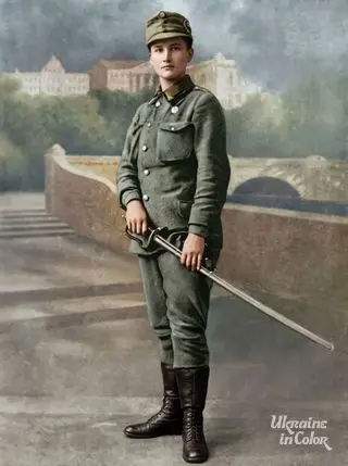 Full-length studio portrait of Olena Stepaniv with a saber, in USS uniform, c. 1914–1915