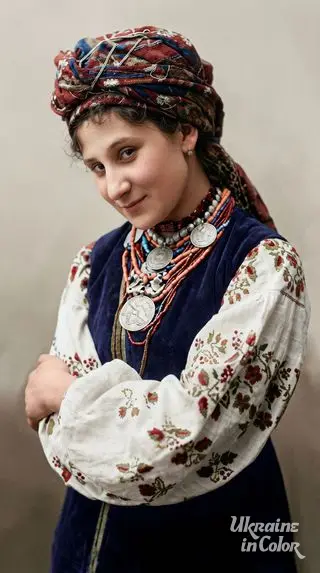 Maria Zankovetska — cabinet portrait in a vyshyvanka