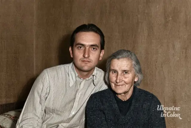Olena Stepaniv with her son Yaroslav Dashkevych, 1958
