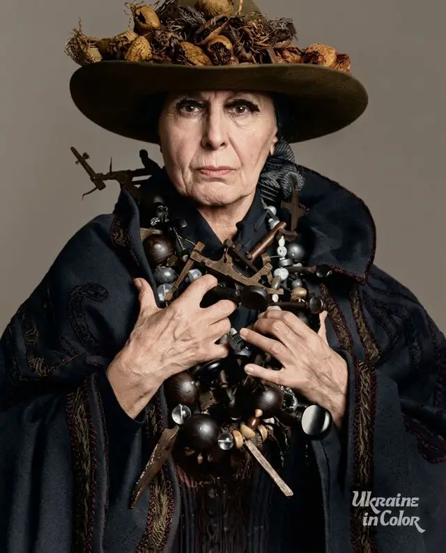 Portrait of the American sculptor Louise Nevelson, taken by the celebrated fashion and portrait photographer Richard Avedon. The image was captured in New York in 1975. 