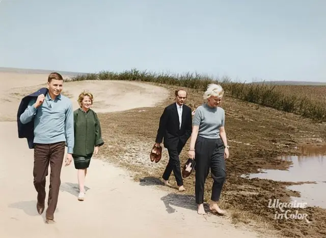 Учасники Клубу мистецької молоді, 1963, Тарасова гора або Чернеча гора, Україна.