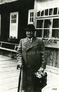 Oleksandr Lototskyi by a house