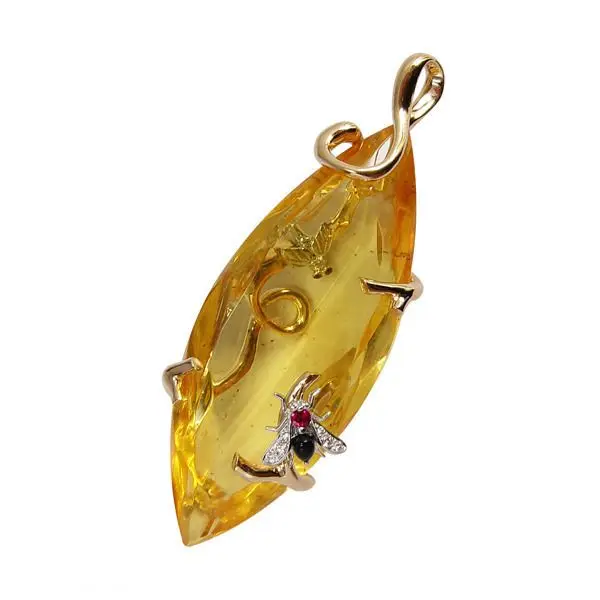 Pendant with a citrine and a gold lizard